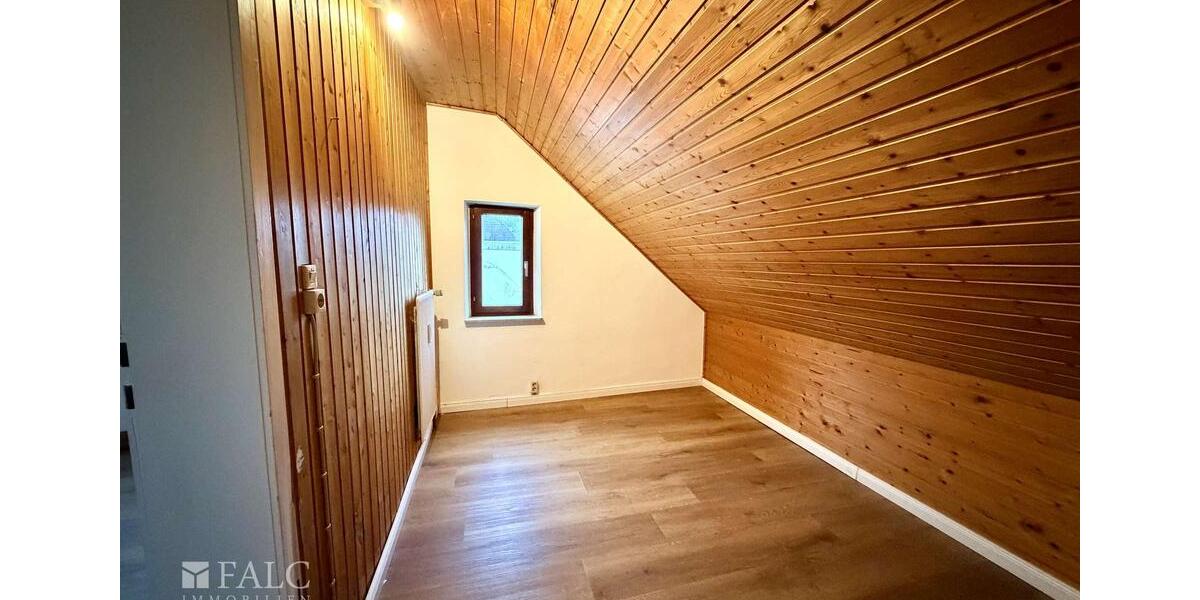 Dachgeschoßwohnung Varel - 3 Zimmer, 93 m&sup2;, 950&euro; | Angebot:26677632