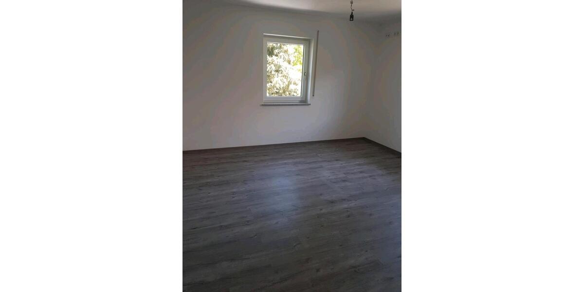 Etagenwohnung Niederwinkling - 4 Zimmer, 110 m&sup2;, 1.350&euro; | Angebot:26427222