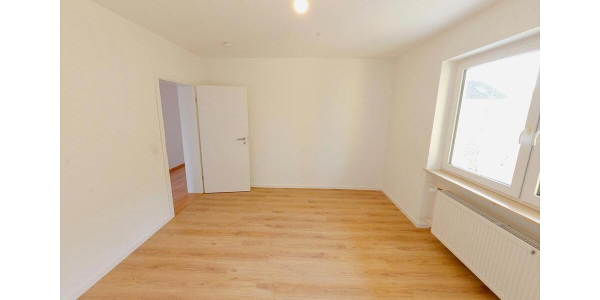 Frisch renovierte 3,5-Zimmer-EG-Wohnung mit Terrasse, Gartenanteil & Garage in Alzenau-Hörstein 3 zimmer