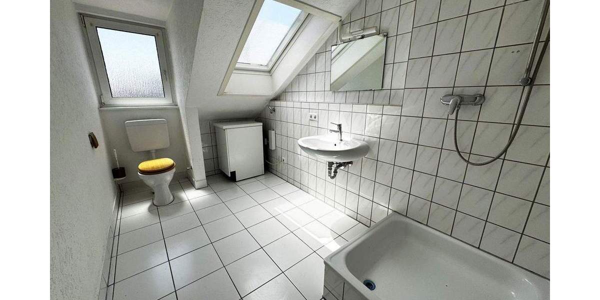 Helle 3-Zimmer-Wohnung im DG | ca. 66?m² | Gepflegter Zustand | Zentral in Cannstatt 3 zimmer