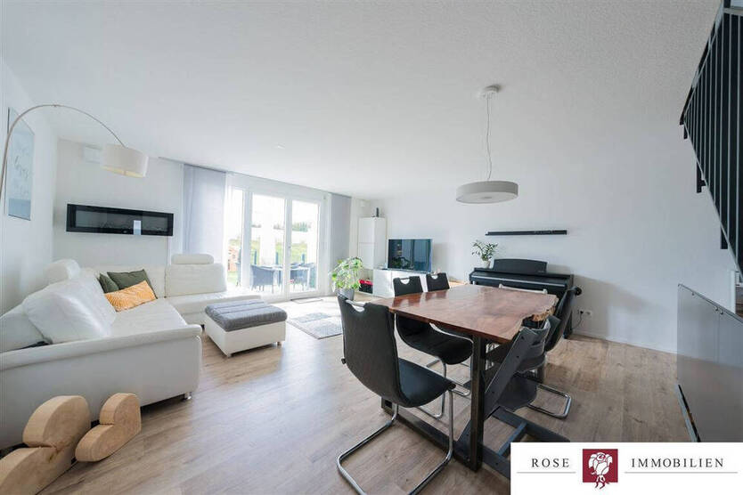 Familienfreundliches Reihenmittelhaus mit 2 Stellplätzen und Niedrigenergiebedarf in Adelsbach