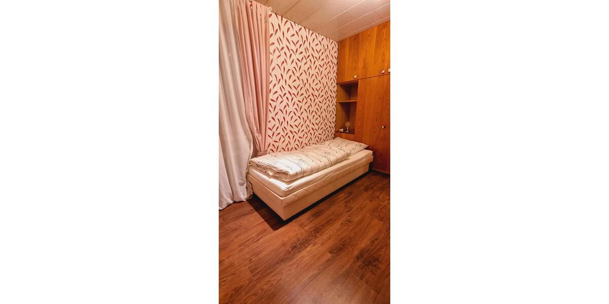 Wohnen auf Zeit Lohmar - 4 Zimmer, 125 m&sup2;, 100&euro; | Angebot:26289069