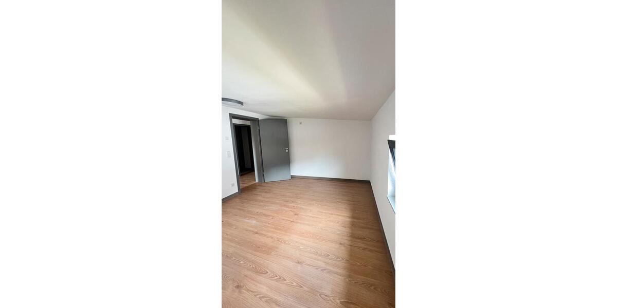 Dachgeschoßwohnung Buchen (Odenwald) - 3 Zimmer, 95 m&sup2;, 1.300&euro; | Angebot:25839346