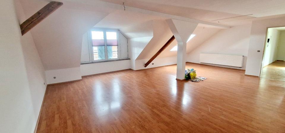Dachgeschoßwohnung Sangerhausen - 4 Zimmer, 130 m&sup2;, 690&euro; | Angebot:26348035
