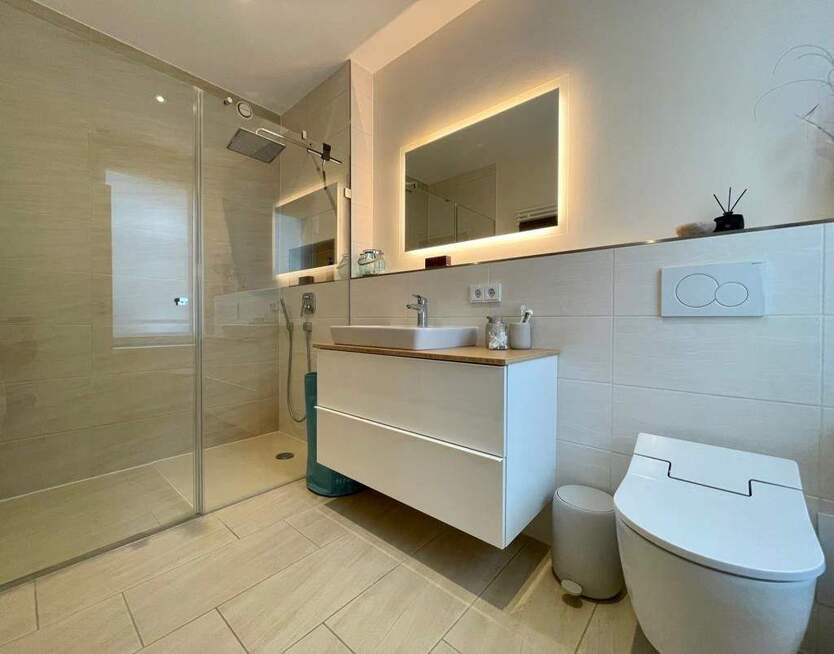 Hochwertige, vollmöblierte Erdgeschosswohnung mit Terrasse und Gartenanteil in bester Lage 4 zimmer