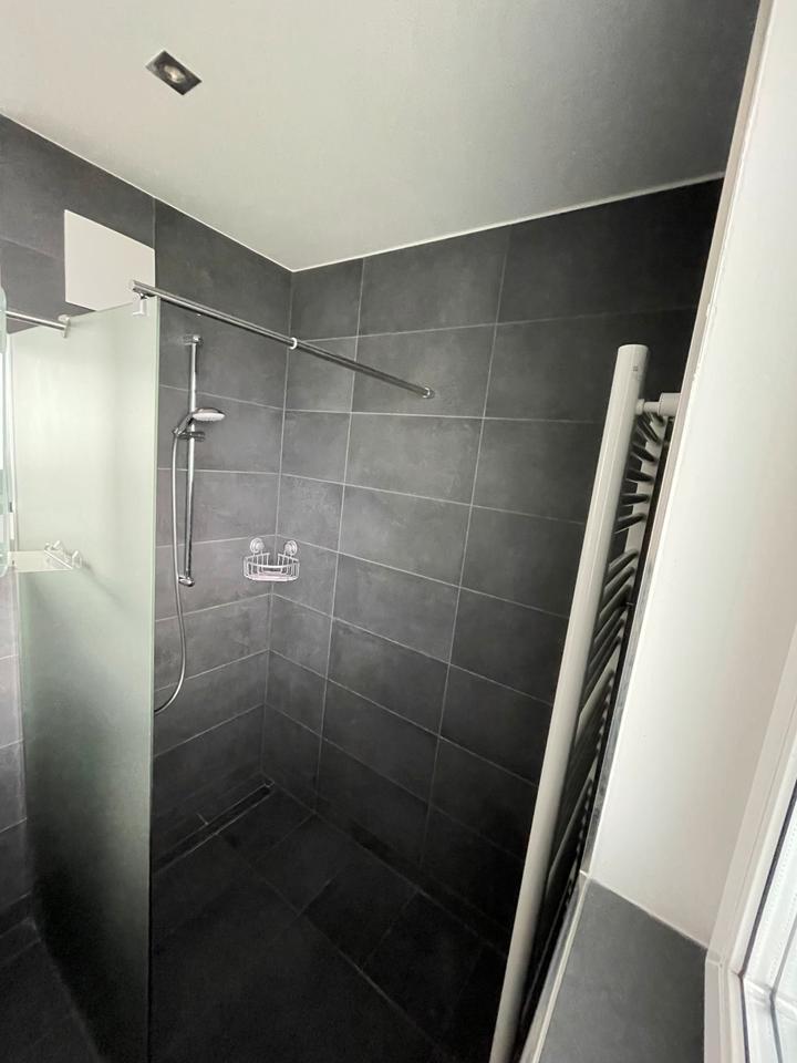 Moderne, lichtdurchflutete 2ZKB Wohnung ab 01.11.25 zu vermieten
