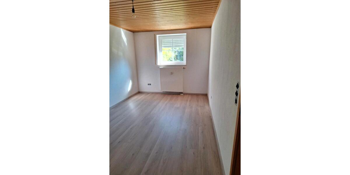 Etagenwohnung Schierling - 3 Zimmer, 90 m&sup2;, 600&euro; | Angebot:26535697