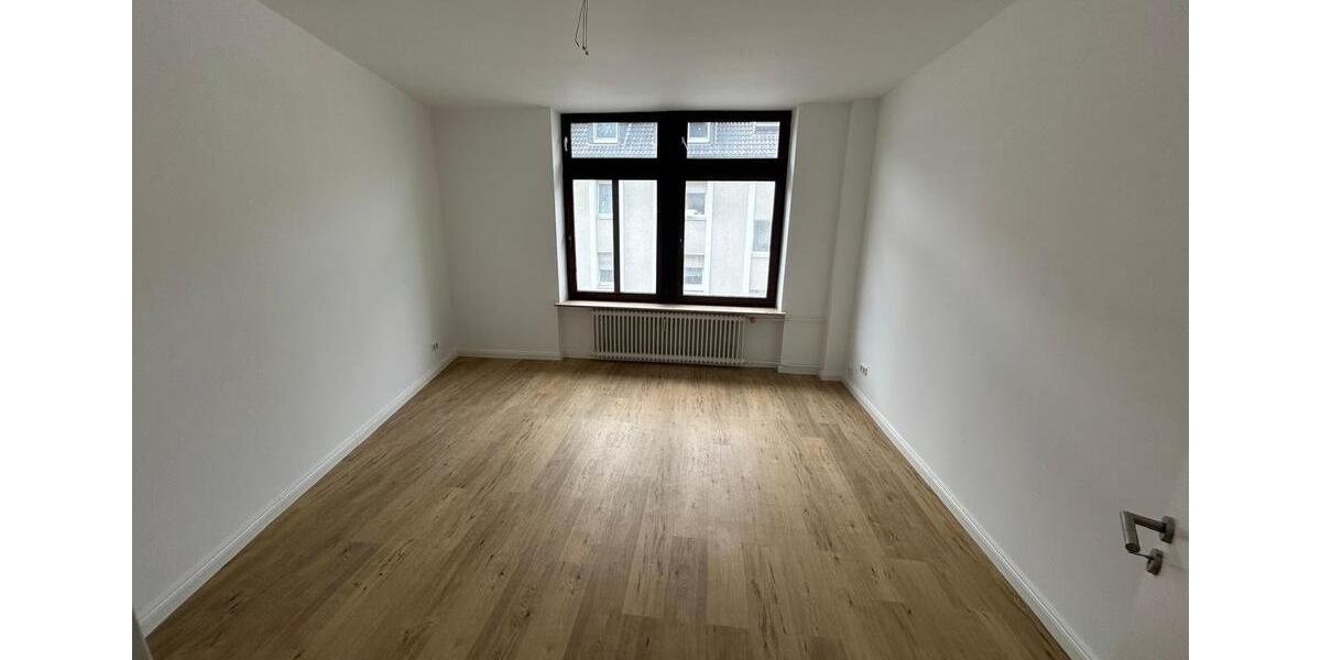 **Kernsaniertes WG-Zimmer mit Einbauküche und Balkon in Wuppertal** 1 zimmer