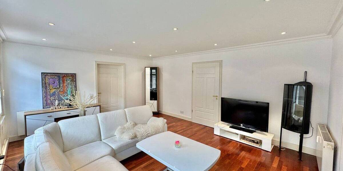 Etagenwohnung Stuttgart Mitte - 5 Zimmer, 130 m&sup2;, 2.700&euro; | Angebot:25704679