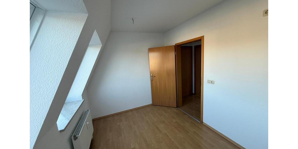 Superschöne, moderne DG-Wohnung mit Balkon und herrlichem Blick über Greiz 2 zimmer