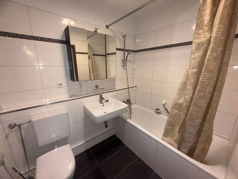 ## sofort Freie-neu Renovierte 3-Zimmerwohnung mit großen Balkon & TG in 97076 Würzburg Lengfeld ##