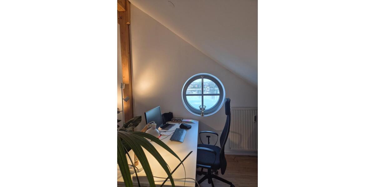 Schreibtische mit Seeblick & abschließbarer Raum zimmer