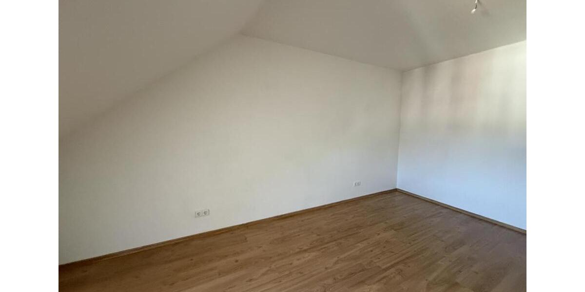 Dachgeschoßwohnung Auerbach/Vogtland Vogtland - 3 Zimmer, 75 m&sup2;, 415&euro; | Angebot:26534421