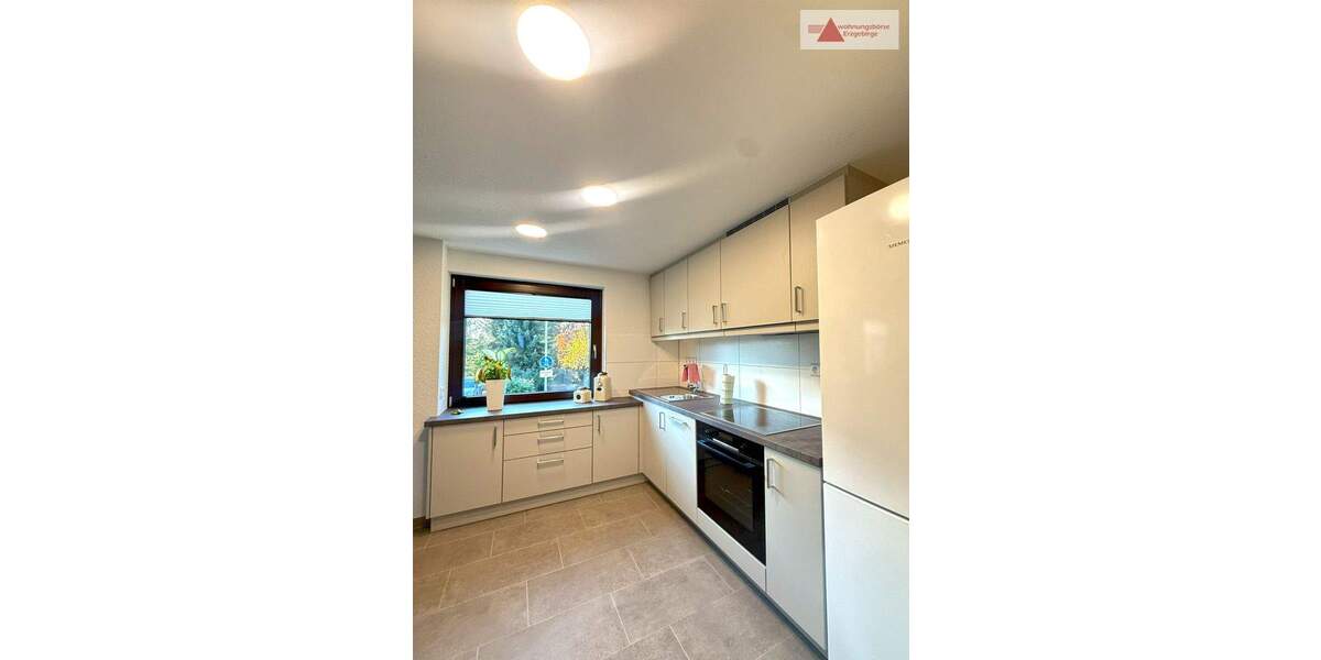 Erstbezug nach Ausbau: Stilvolle, möblierte Doppelhaushälfte mit Kamin, Garten & Carport in Chemnitz 4 zimmer