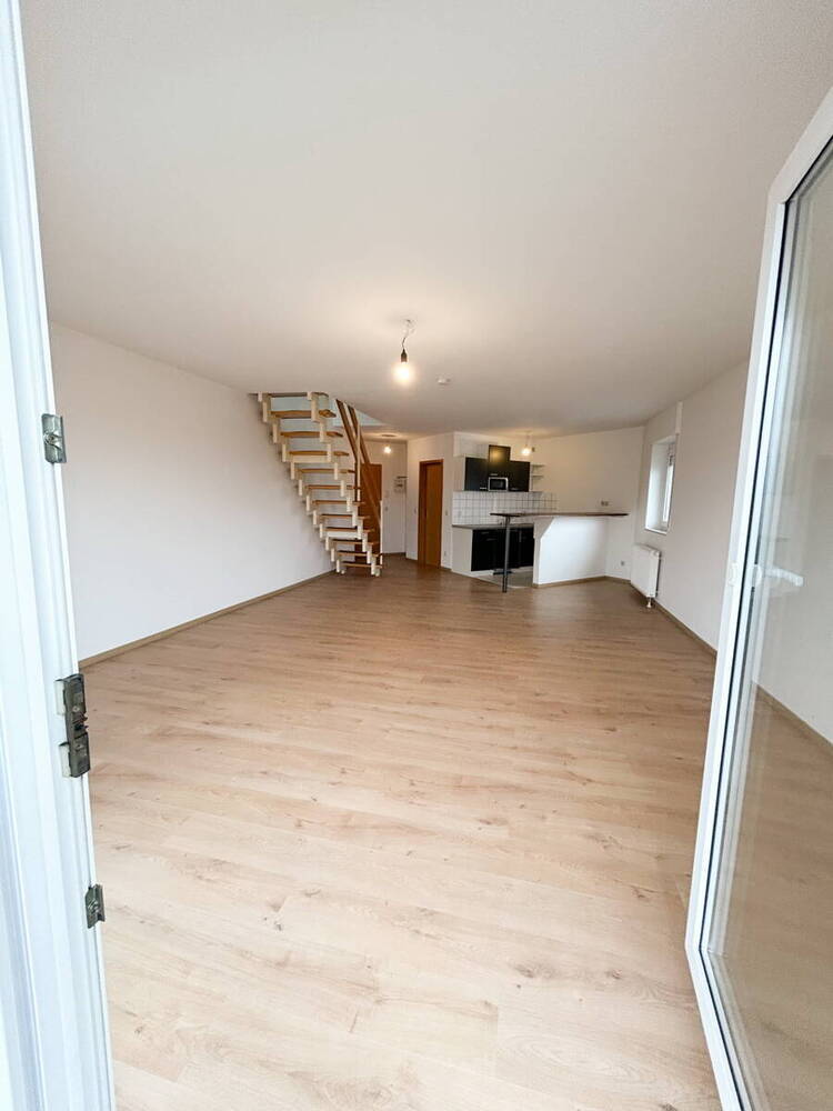 Helle & einladende 2-Zimmer-Maisonette-Wohnung mit Küche und Balkon wartet auf einen neuen Mieter!