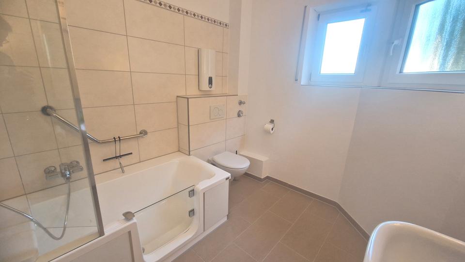 Erdgeschoßwohnung Mönchengladbach Süd - 3 Zimmer, 118 m&sup2;, 1.250&euro; | Angebot:26690794
