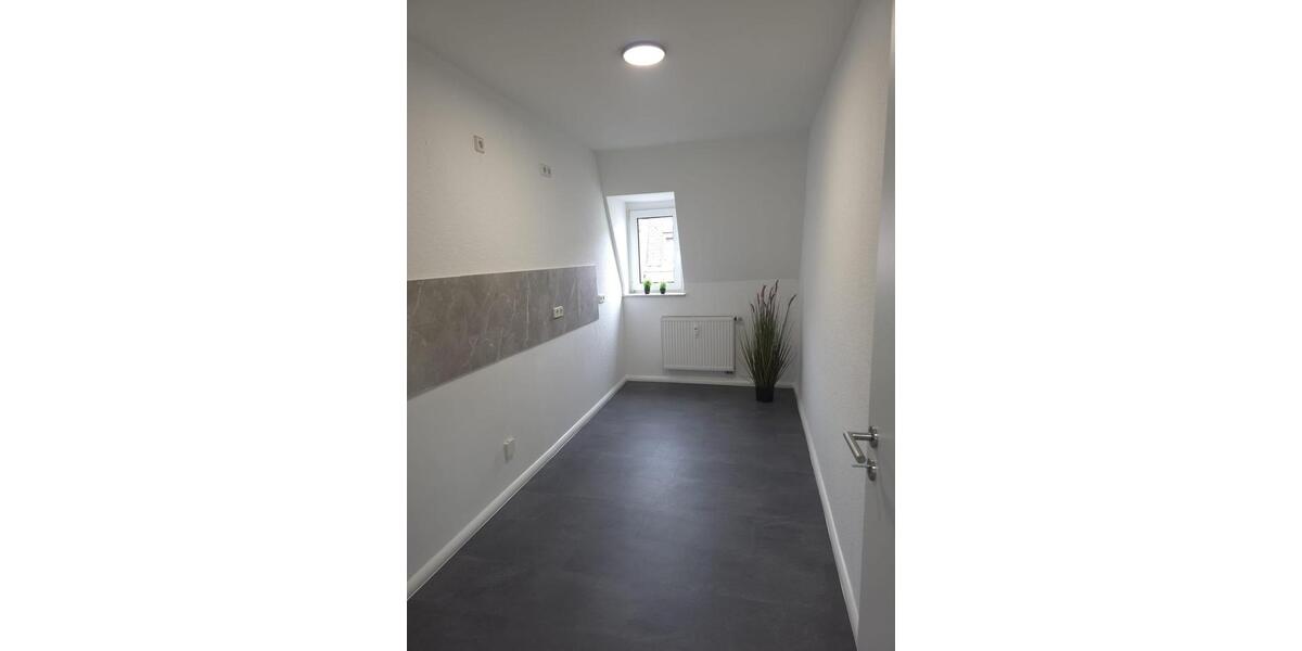 Dachgeschoßwohnung Meerane - 3 Zimmer, 71 m&sup2;, 560&euro; | Angebot:26038819