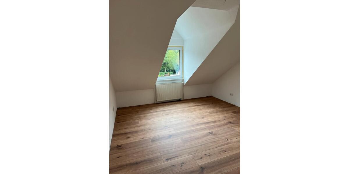 Bernkastel-Kues Plateau: 3 ZKB DG Wohnung 3 zimmer