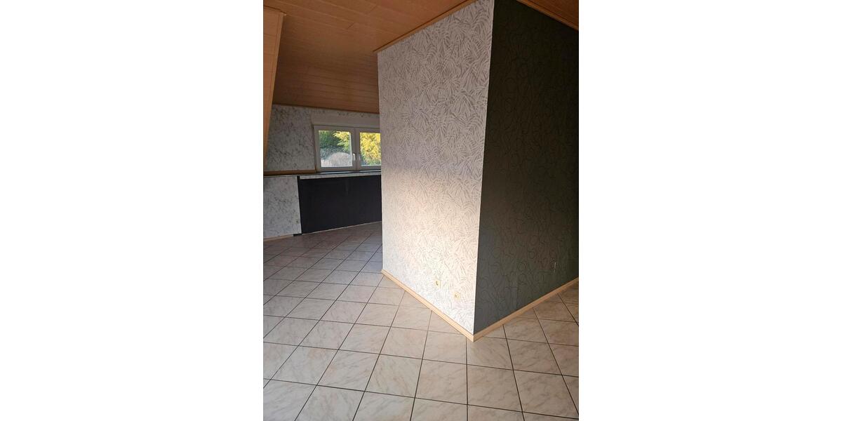 Dachgeschoßwohnung Niederaula - 4 Zimmer, 107 m&sup2;, 950&euro; | Angebot:26065932