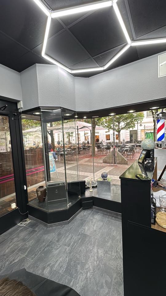 Top Lage in der Schloss Stadt Brühl Friseursalon mit Inventar