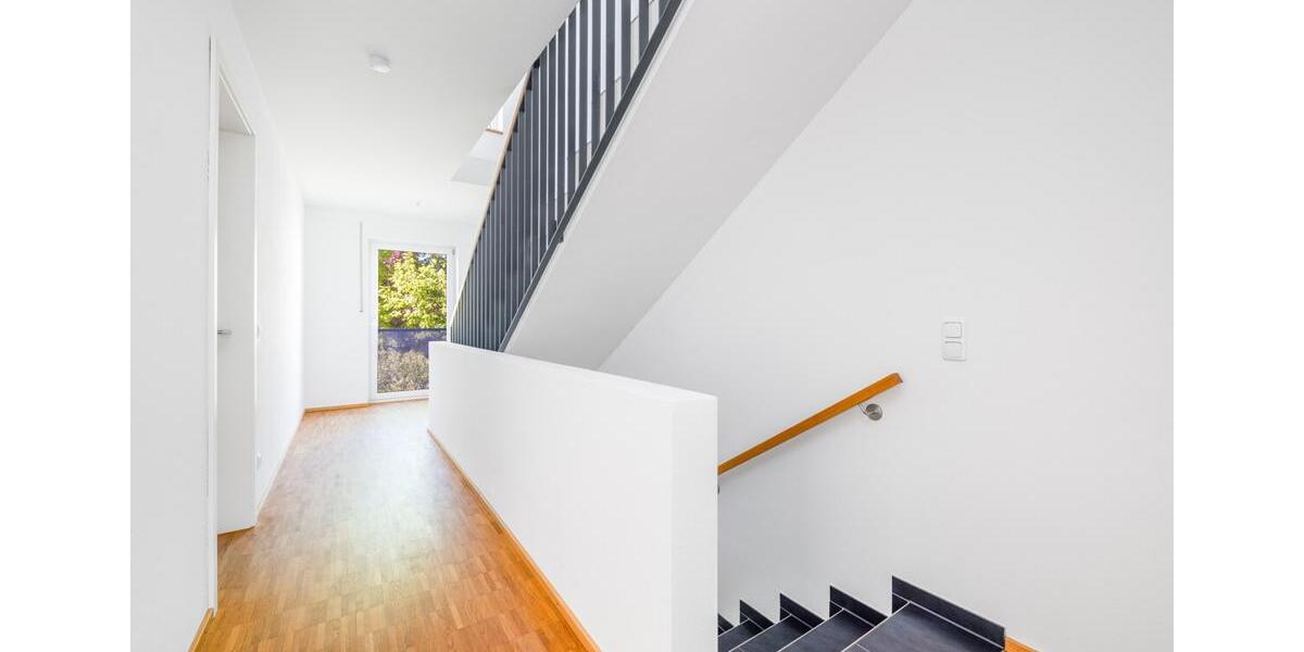 Reihenhaus Augsburg Haunstetten-Siebenbrunn - 5 Zimmer, 147 m&sup2;, 2.250&euro; | Angebot:24762123