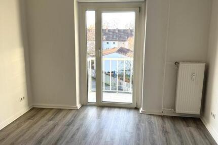 * Gemütliche 2,5 ZW * kleiner BALKON * nähe HauptfriedhofVolkspark * nur für 1-2 Personen * 2 zimmer