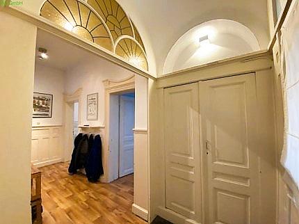 Großzügige Wohnung mit Aufzug und Charme 4 zimmer