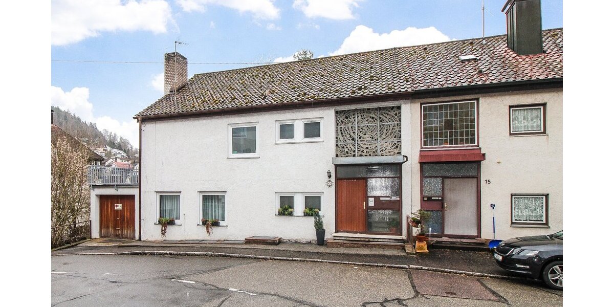 Schöne 3-Zimmer-Wohnung mit Balkon und Dachterrasse in Schramberg - Etagenwohnung Schramberg | Angebot:26130026