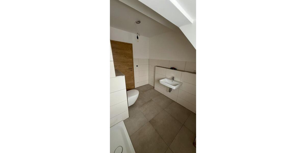 Dachgeschoßwohnung Nürnberg Erlenstegen - 4 Zimmer, 89 m&sup2;, 1.250&euro; | Angebot:24840827