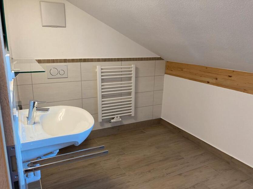 Hochwertige 80qm DG-Wohnung in Dietramszell *gewerbegeeignet*