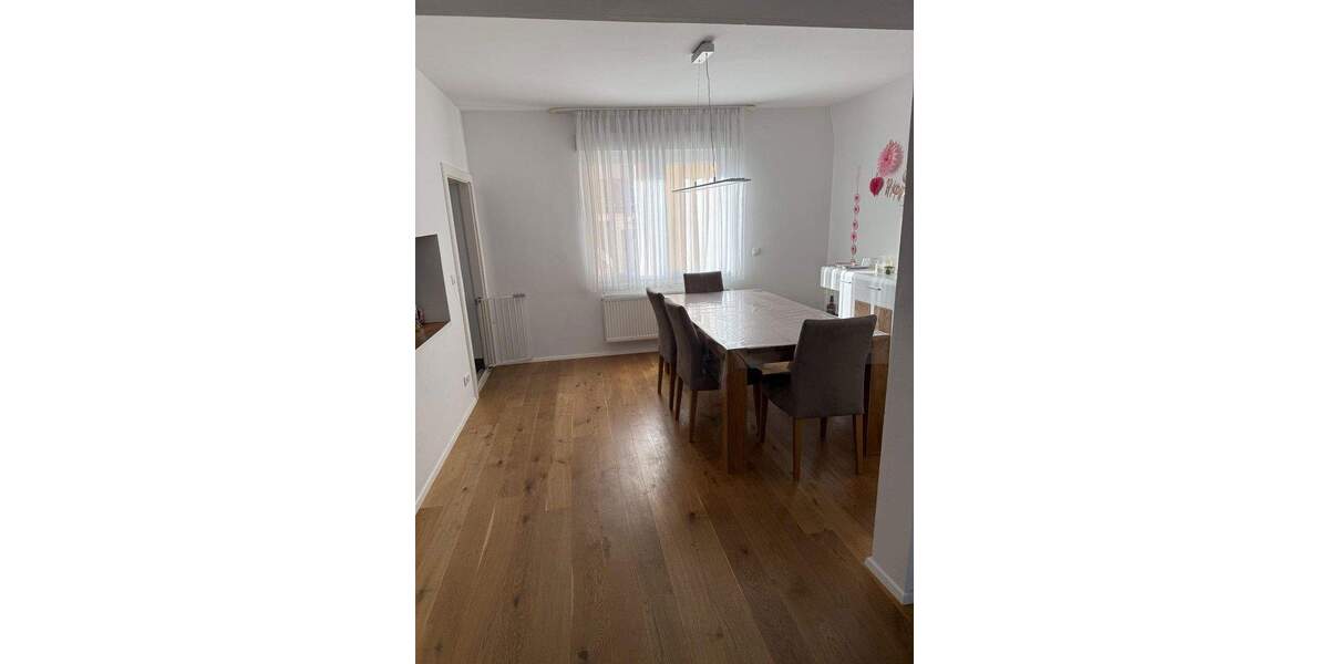 Gemütliches und gepflegtes Einfamilienhaus mit einem kleinen Hof! 6 zimmer