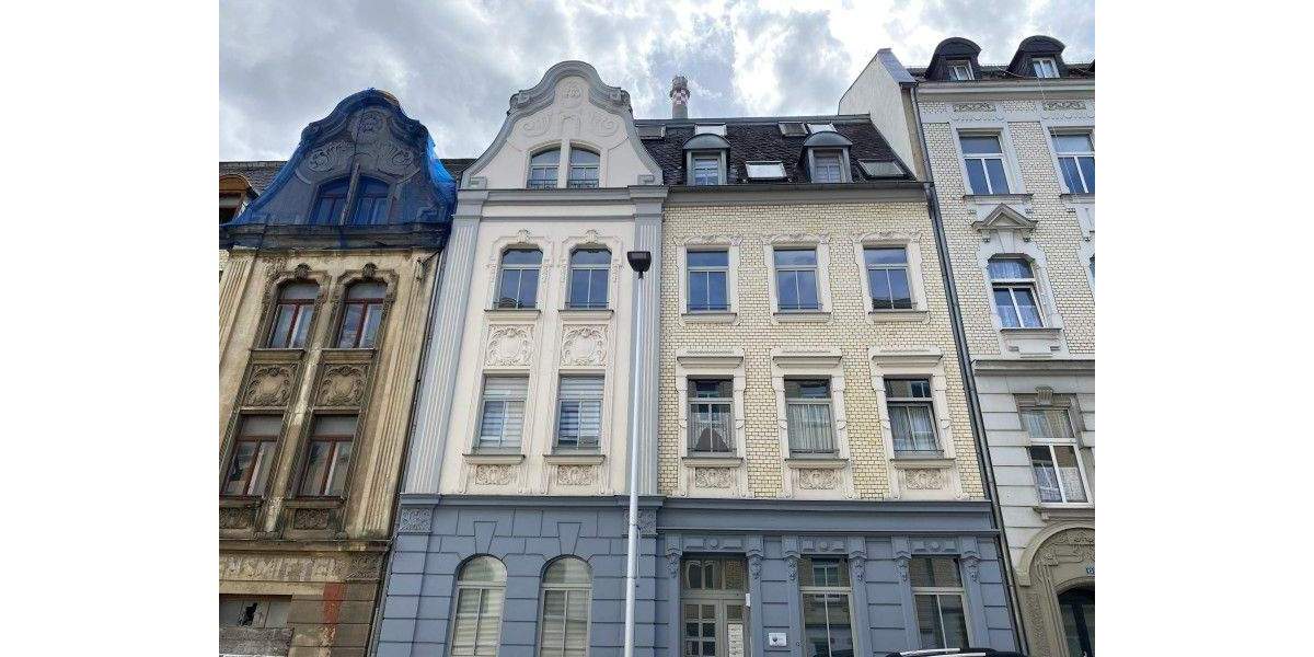 STARK! Neu renovierte 4 Raum Wohnung mit Balkon! 4 zimmer