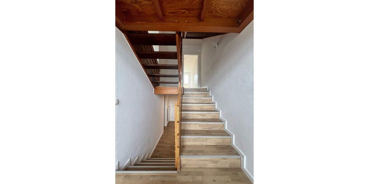 Etagenwohnung Wiesbaden Mitte - 2 Zimmer, 100 m&sup2;, 1.200&euro; | Angebot:25778336