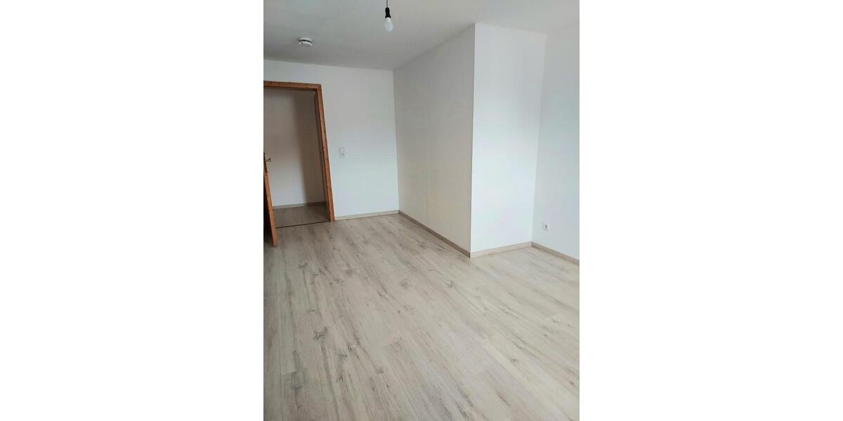 Dachgeschoßwohnung Meerane - 3 Zimmer, 67 m&sup2;, 385&euro; | Angebot:26020688