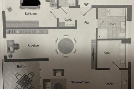 Renovierte 2,5-Zimmer-Wohnung mit großem Balkon und Stellplatz 2.5 zimmer