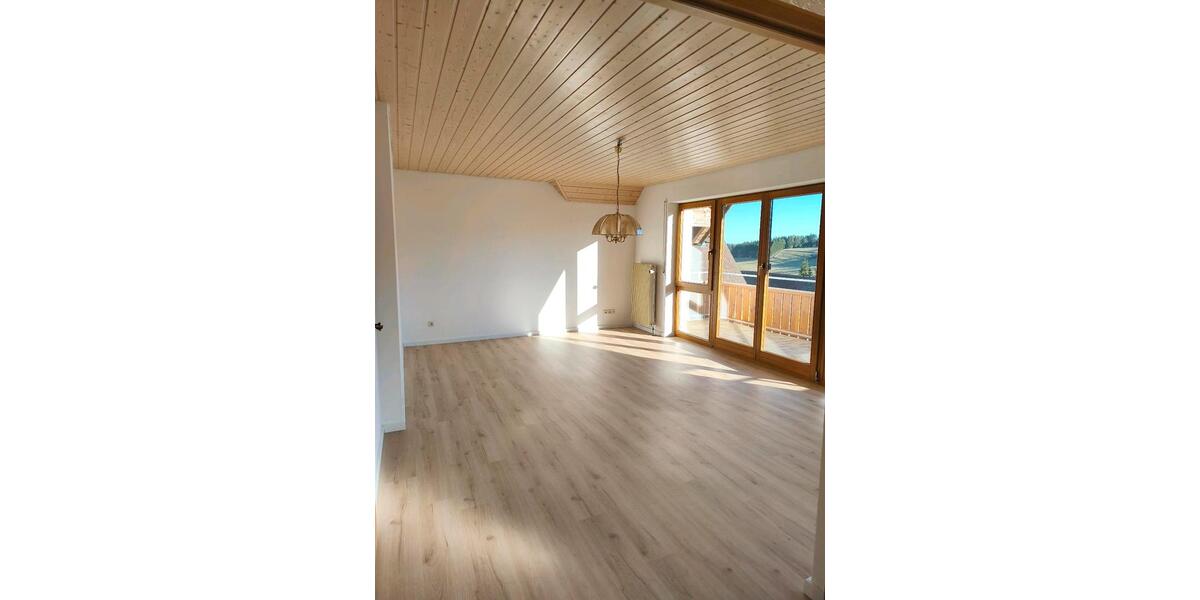 Dachgeschoßwohnung Engen - 3.5 Zimmer, 85 m&sup2;, 820&euro; | Angebot:26697102
