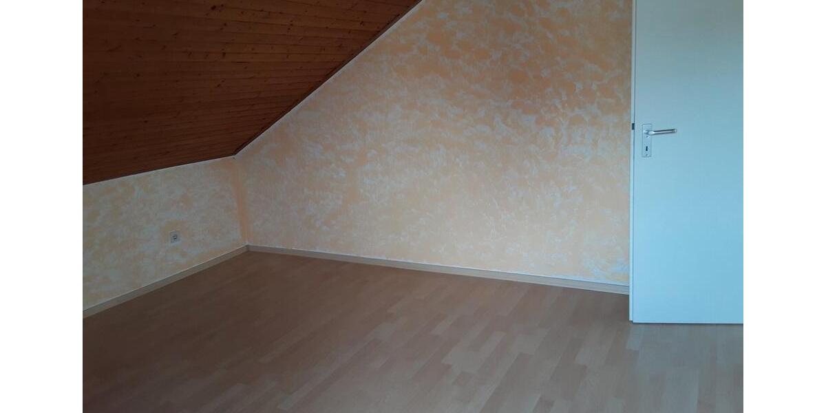 Dachgeschoßwohnung Roding - 3 Zimmer, 85 m&sup2;, 800&euro; | Angebot:26416490