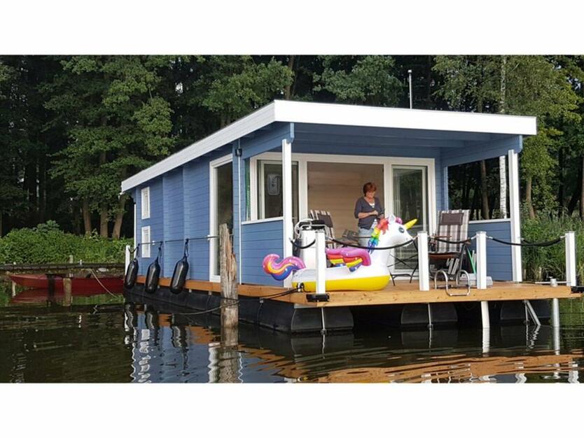 Festliegendes Hausboot Mecklenburgische Seenplatte
