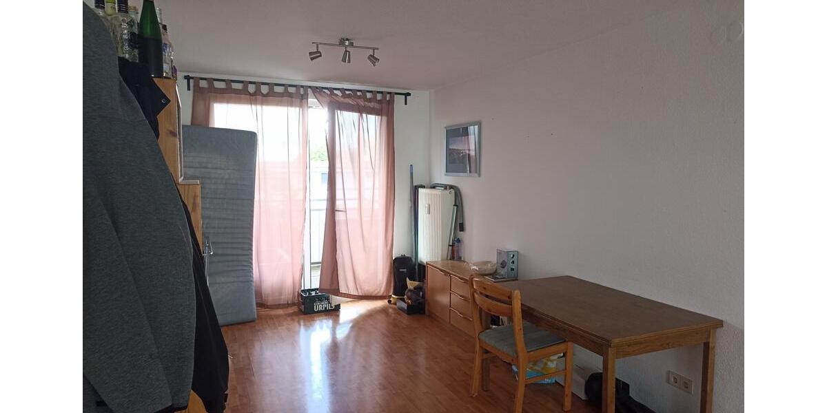 Schönes Zimmer in geräumiger 3-Zimmer-WG ab 01.02. frei 1 zimmer