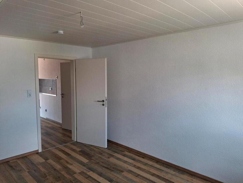 2 Zimmer DG Wohnung mit Balkon und Gartenmitbenutzung
