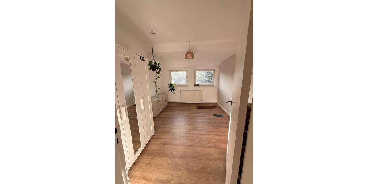 Dachgeschoßwohnung Berlin Reinickendorf - 4 Zimmer, 90 m&sup2;, 600&euro; | Angebot:25256028