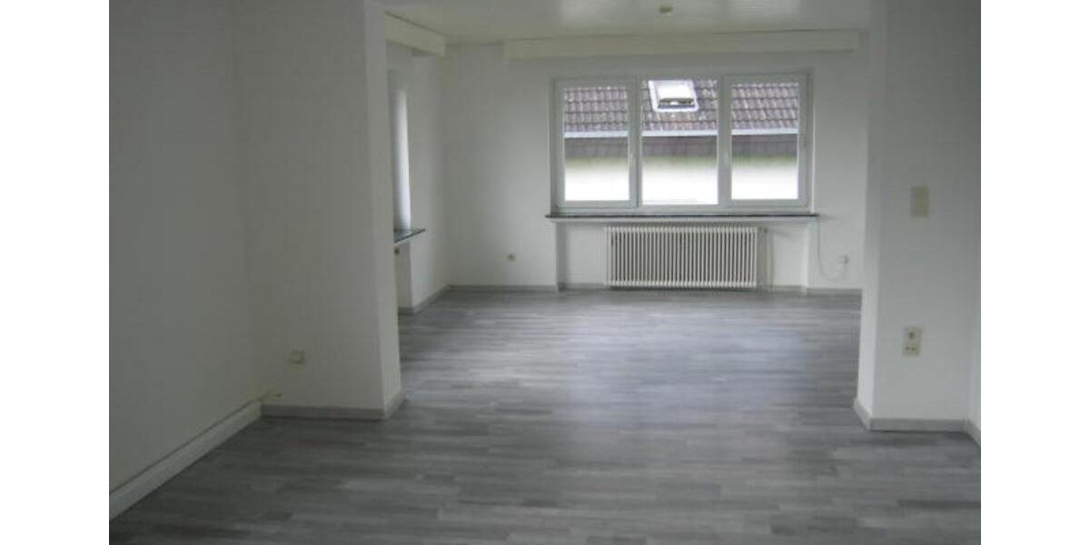 5 Zimmer Wohnung, Küche, Abstellraum. Nichtraucherhaus. 5 zimmer