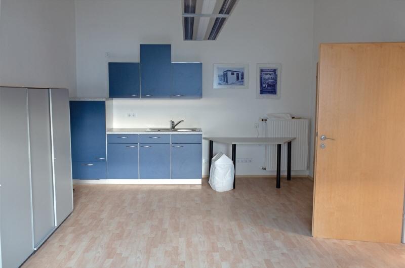 Gewerbehalle mit Büroeinheiten und Lagerfläche zimmer