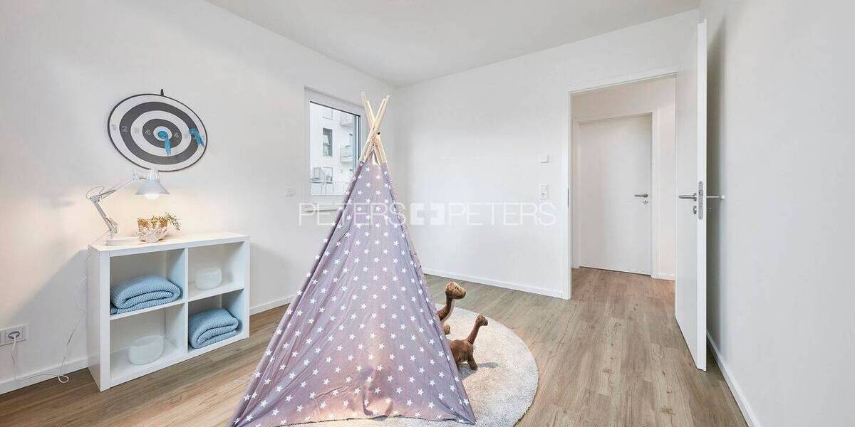 Etagenwohnung Schwerin Werdervorstadt - 4 Zimmer, 94 m&sup2;, 1.279&euro; | Angebot:26260906