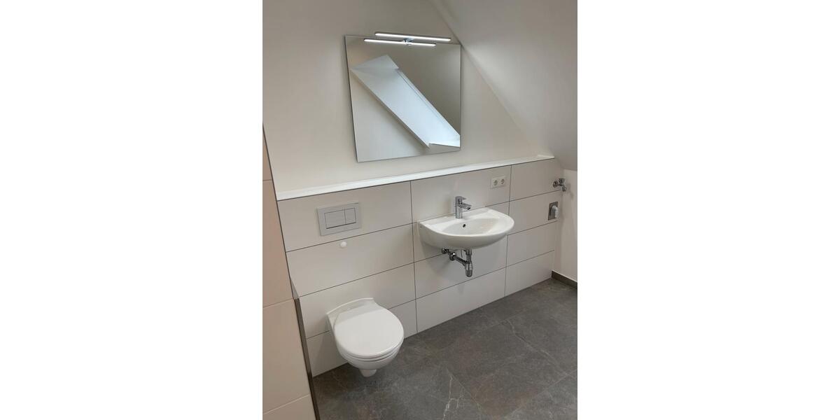 Schöne helle Dachgeschoss Wohnung mit neuem Bad in Bodenwerder 3 zimmer