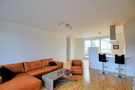 PHANTASTISCHE WOHNUNG IM PENTHOUSE-STIL - 2 ZIMMER + 2 BÄDER + GROßE TERRASSE + BALKON zimmer