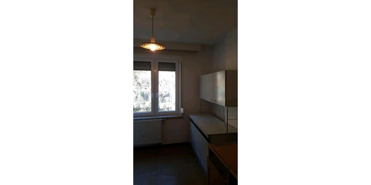 Etagenwohnung Neuhaus am Rennweg - 4 Zimmer, 100 m&sup2;, 400&euro; | Angebot:26289124