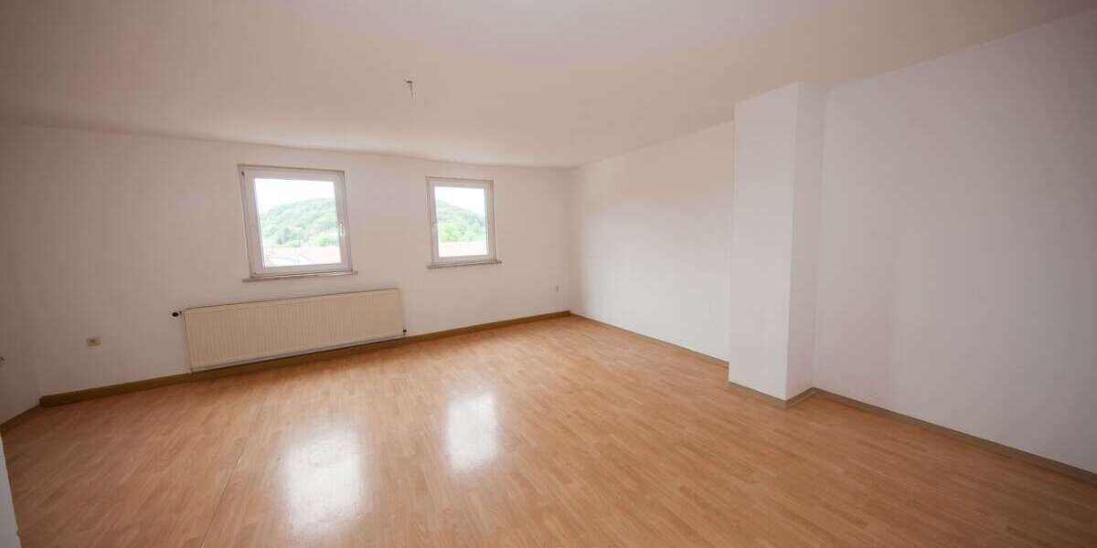 Etagenwohnung Hildburghausen - 5 Zimmer, 110 m&sup2;, 725&euro; | Angebot:26484532