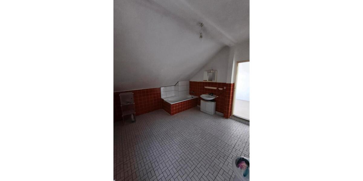 Dachgeschoßwohnung Hameln - 3.5 Zimmer, 78 m&sup2;, 450&euro; | Angebot:26399685
