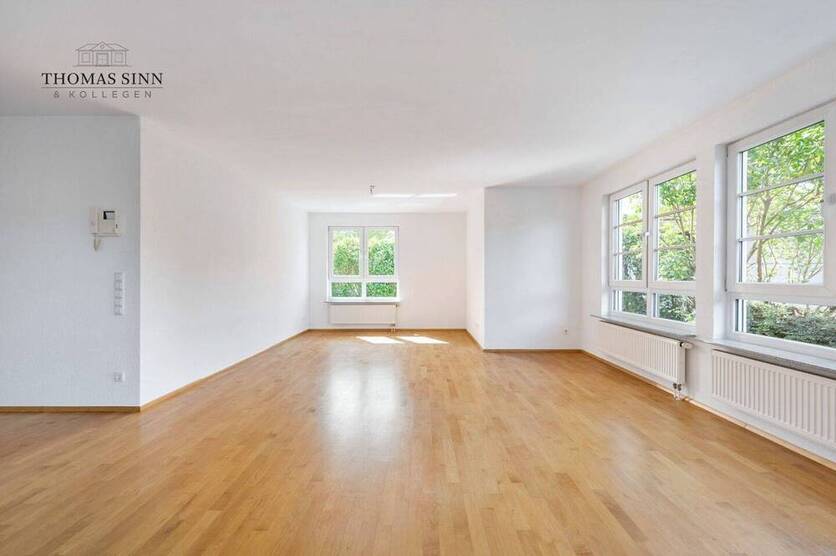 GEPFLEGTE 3,5-Zimmer-EG-Wohnung MIT GARAGENSTELLPLATZ UND SEPARATEM HOBBYRAUM IM SOUTERRAIN